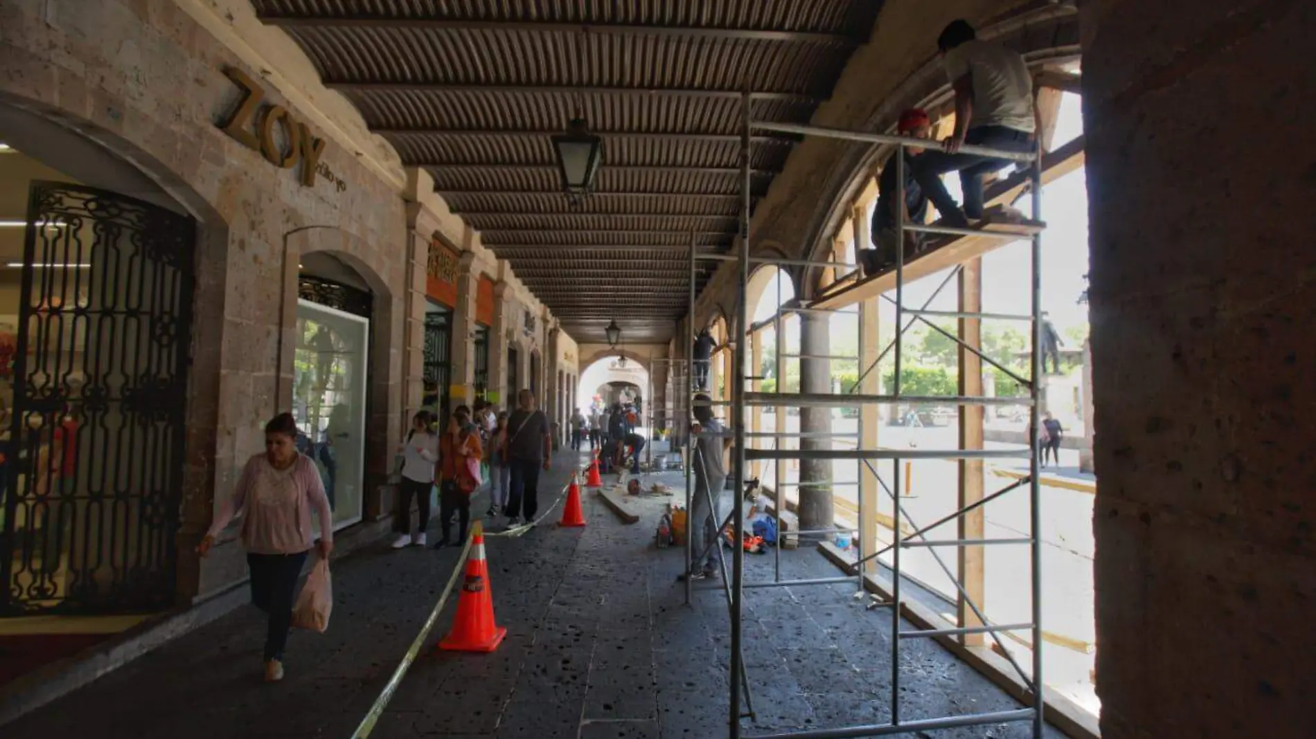 Pilar dañado en Centro de Morelia 2